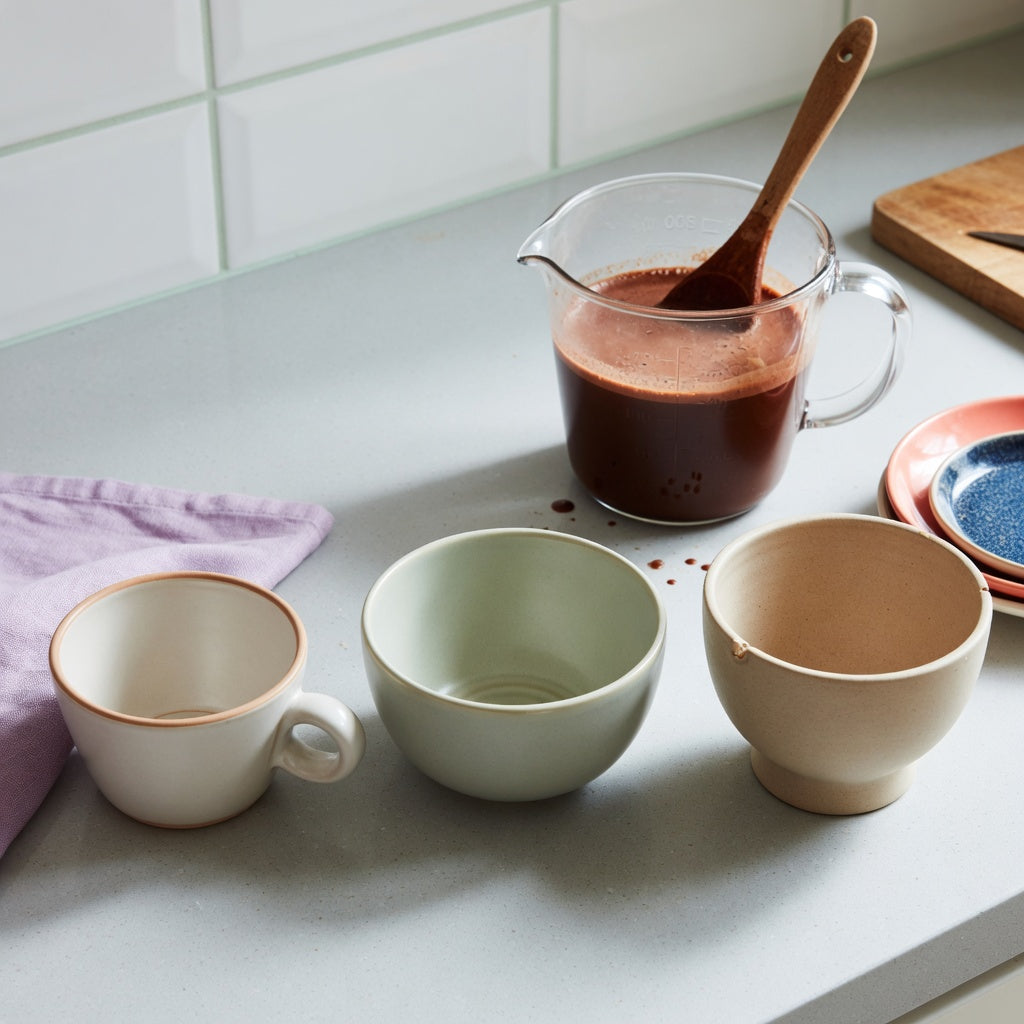 Cacao cup size decision guide showing 250 ml Ball Handle, 390 ml Round, and 400 ml Spittoon cup options