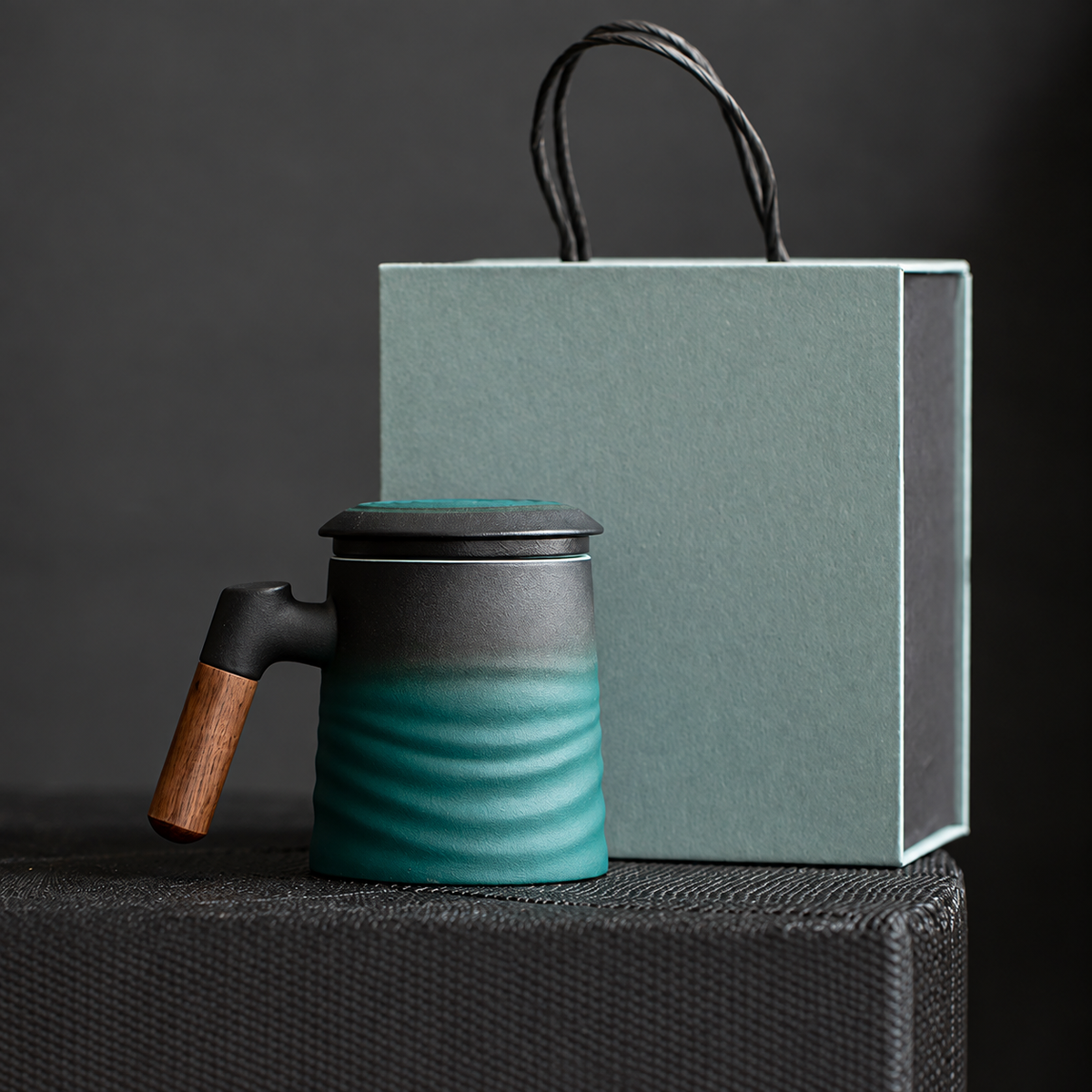 Green / Ripple ceramic tea infuser mug with a wooden grip and plain fitted presentation box