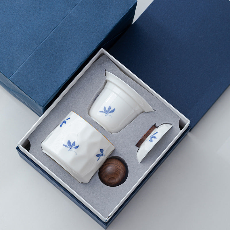 Porcelain tea mug, removable infuser and lid arranged inside the presentation box