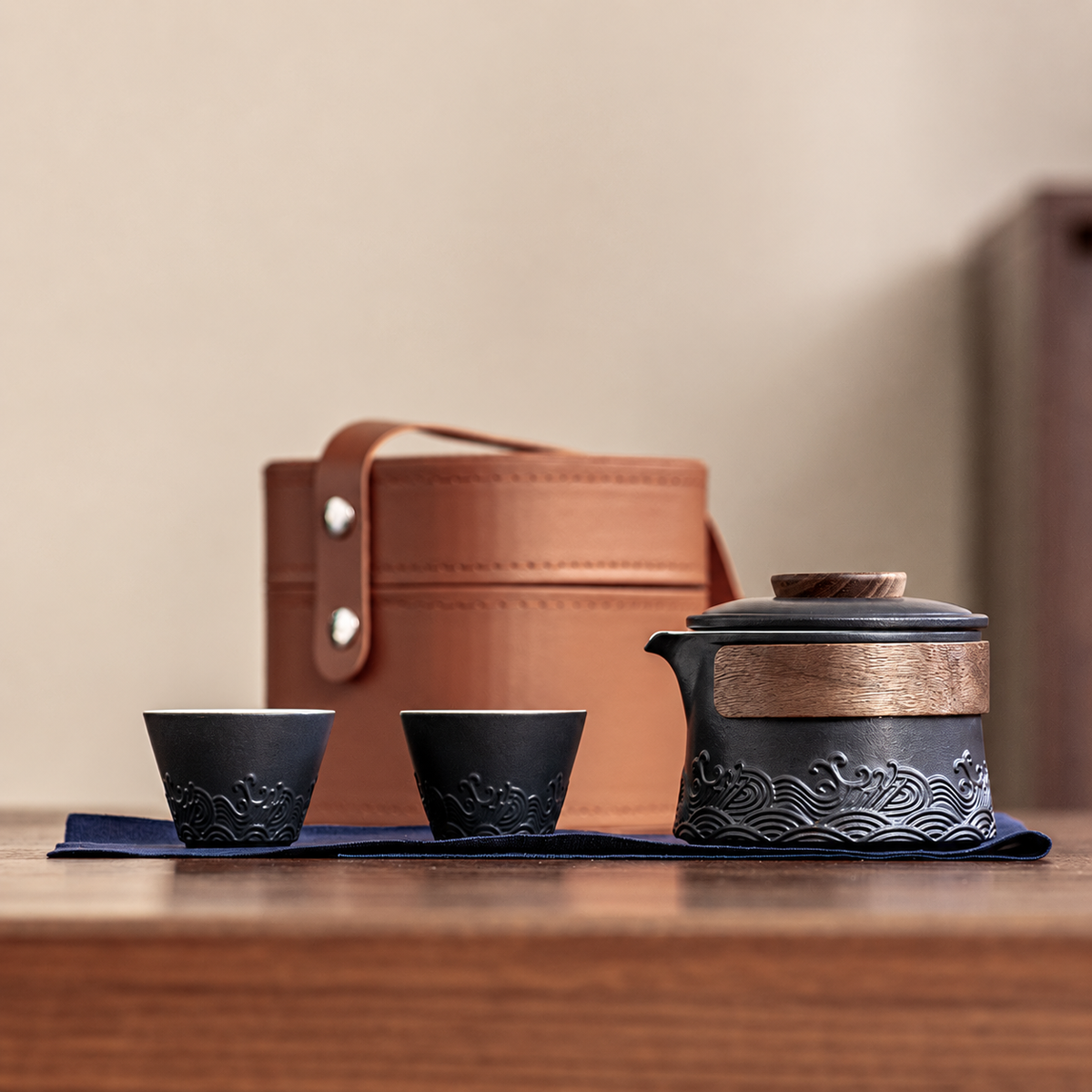 Black / Brown Carry Case wave relief ceramic travel tea set with two cups