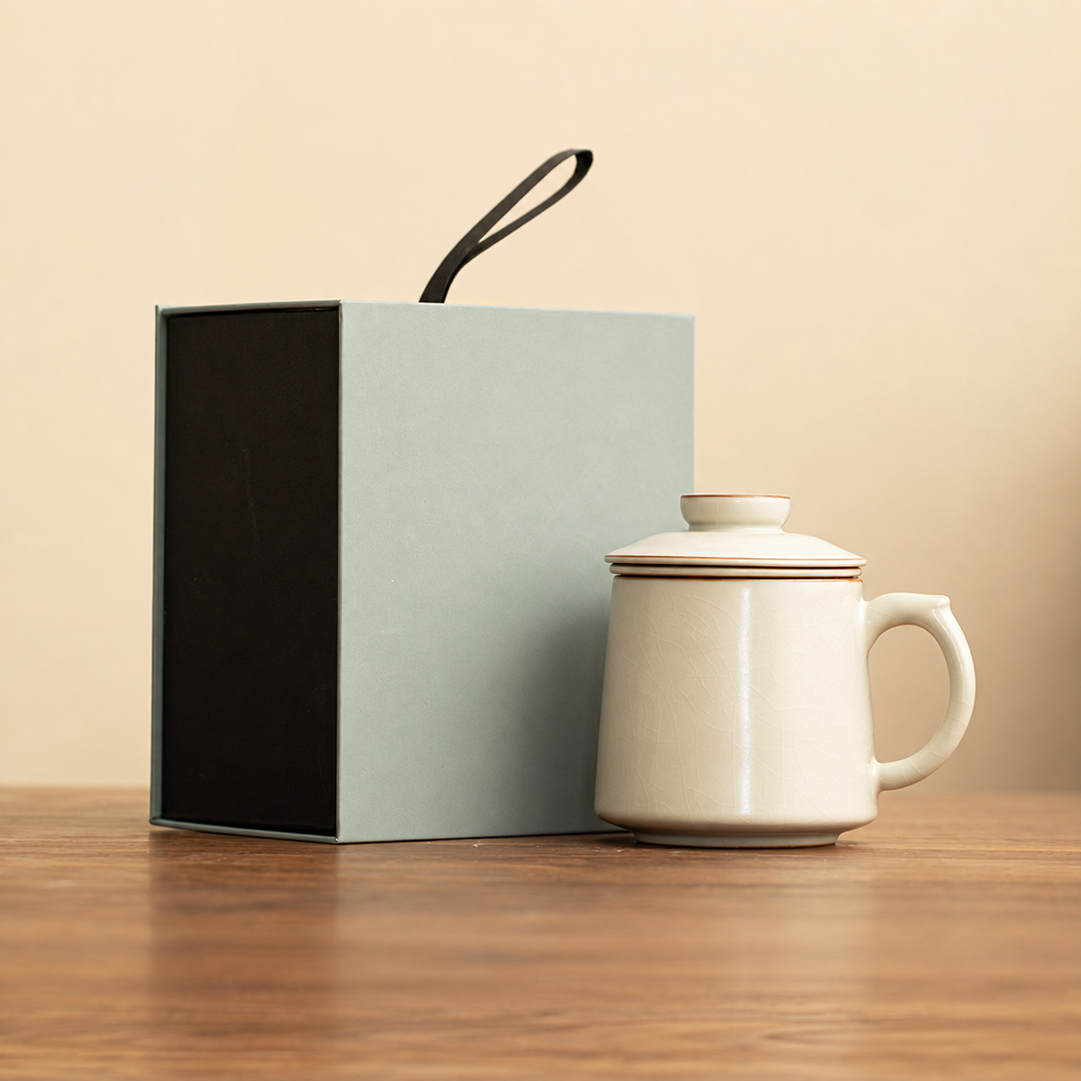 Crackle glaze ceramic tea mug in cream / tapered style with gift box