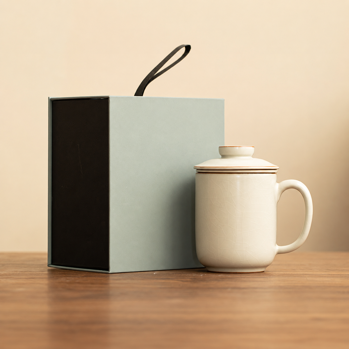 Crackle glaze ceramic tea mug in cream / rounded style with gift box